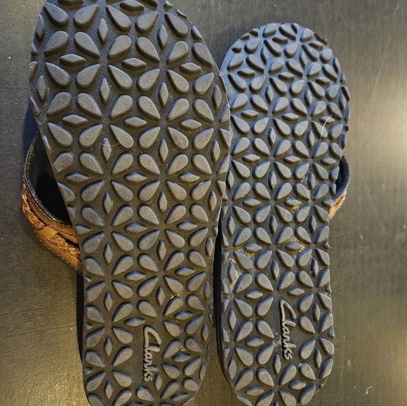 Collection by Clark's Sz 8 Leather Braided Flip Flops - Picture 3 of 5